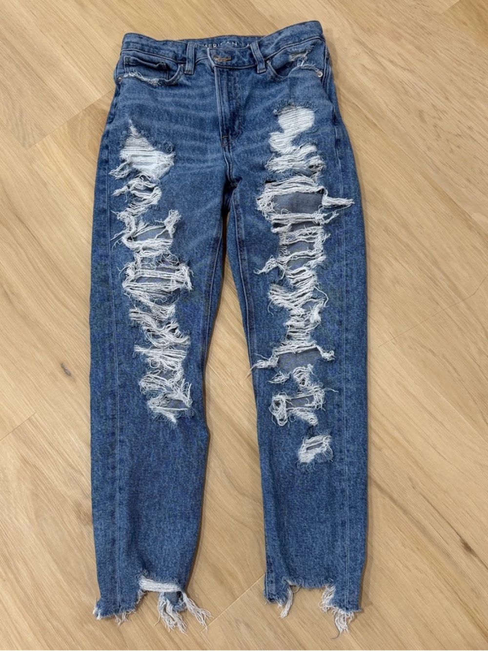 American Eagle size 2 short Distressed High-Rise Blue Women's Jeans